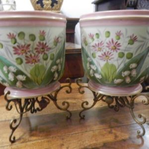 Coppia vasi in porcellana francese decorati a mano, epoca fine '800 in stile Napoleone III.